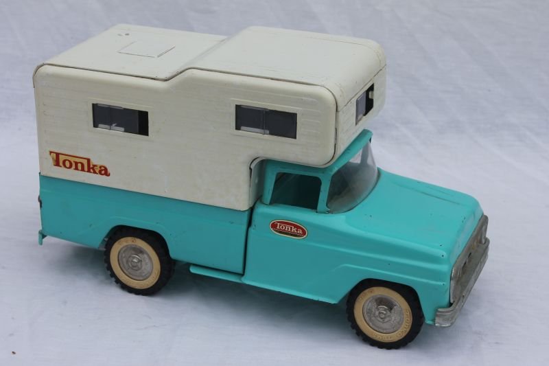 fine 1963 Tonka #530 pick up truck w camper - 14" long: fine 1963 Tonka #530 pick up truck w camper - 14" long