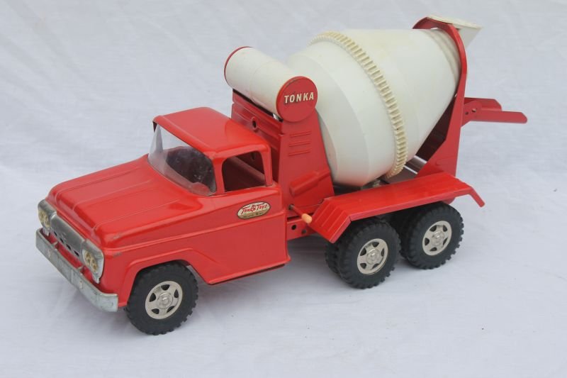 fine 1960 Tonka cement truck #620 w orig box - all: fine 1960 Tonka cement truck #620 w orig box - all complete incl rare hopper & shute - 18" long