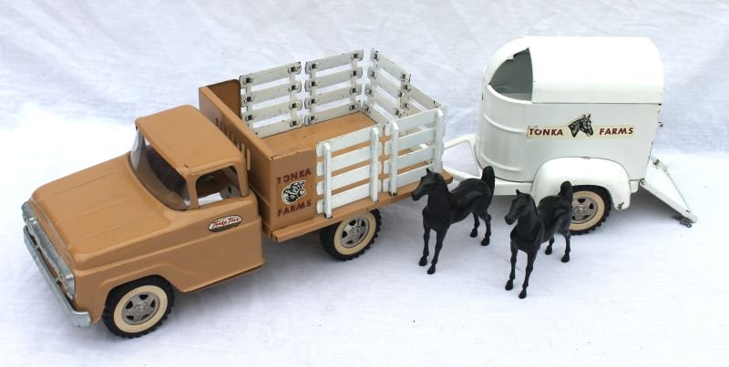 fine 1959 Tonka Farms Truck #35 complete w horse: fine 1959 Tonka Farms Truck #35 complete w horse trailer & 2 horses - 22 1/2" long