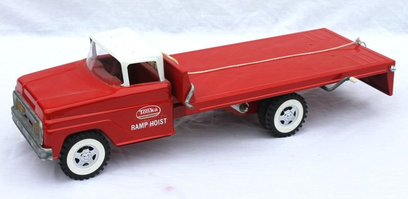 Fine 1963 Tonka rare Ramp Hoist #640 - 20" long: Fine 1963 Tonka rare Ramp Hoist #640 - 20" long - probable restoration