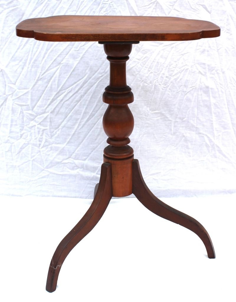 period Federal shaped top spider leg candlestand - 21: period Federal shaped top spider leg candlestand - 21 1/2" x14 1/2" top x 27 1/2" tall
