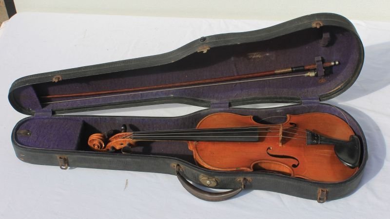 antique violin w bow in case - 23 1/2" long: antique violin w bow in case - 23 1/2" long