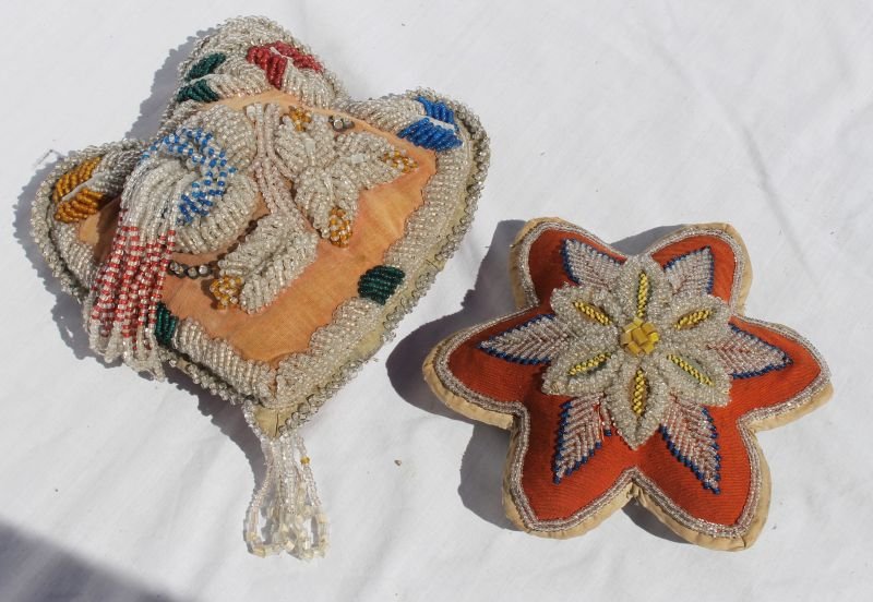 2 late 19th/early 20thC Iriquois Native American beadwo: 2 late 19th/early 20thC Iriquois Native American beadwork whimseys incl a 6 point 7" star & an 8 1/2" x 11"
