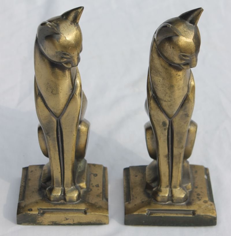 pr of Art Deco ca 1930 spelter cat form bookends - 7: pr of Art Deco ca 1930 spelter cat form bookends - 7 3/4" tall