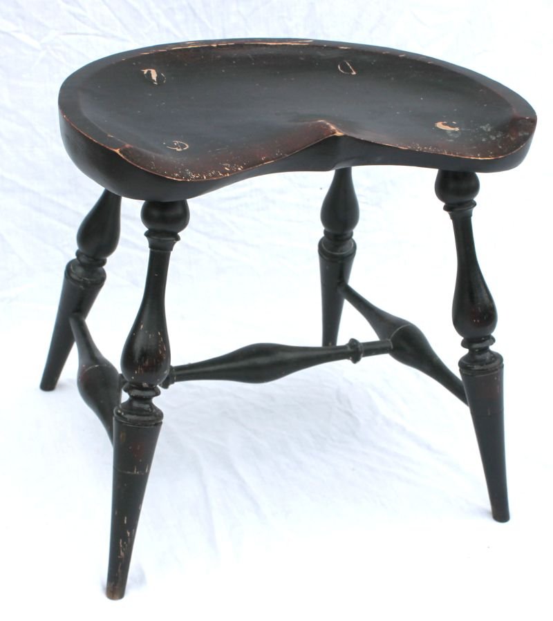 Sturbridge Yankee workshop stamped wonderful form: Sturbridge Yankee workshop stamped wonderful form Windsor style stool w bold turnings & shaped saddle seat - 17 1/2" tall
