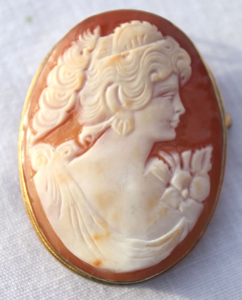large late 19th/early 20thC 2" shell carved cameo: large late 19th/early 20thC 2" shell carved cameo portrait of a woman mounted in 14k gold
