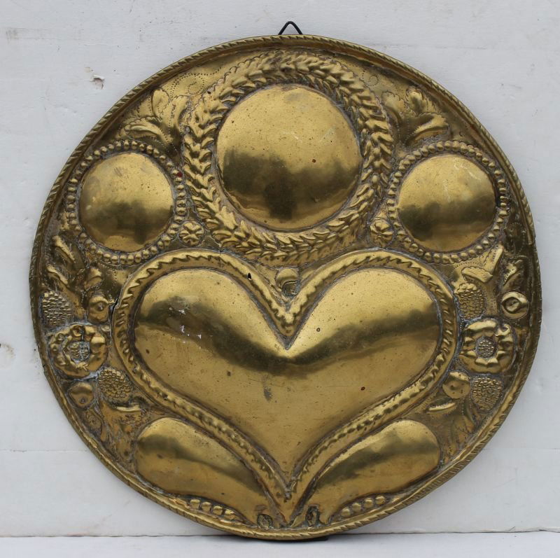 18thC 13 1/4" round brass wall sconce top/back: 18thC 13 1/4" round brass wall sconce top/back (originally mounted w candle)