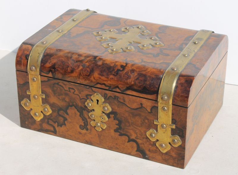 Outstanding mid 19thC fancy burl wood & brass accented: Outstanding mid 19thC fancy burl wood & brass accented antique English game box w chess set, Bezique, Whisk, Cribbage & other card games interior - 12 1/2" wide x 9 1/4" deep x 6 1/2" tall