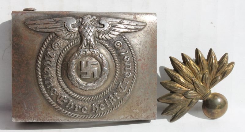 German Nazi lot incl belt buckle & bomber's hat badge: German Nazi lot incl belt buckle & bomber's hat badge