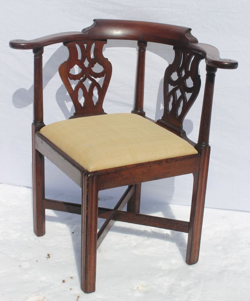 Great Newport, RI Chippendale carved mahogany ca 1775: Great Newport, RI Chippendale carved mahogany ca 1775 stretcher based corner chair in old finish w rare scratch carved paddle arm terminals & orig slip seat