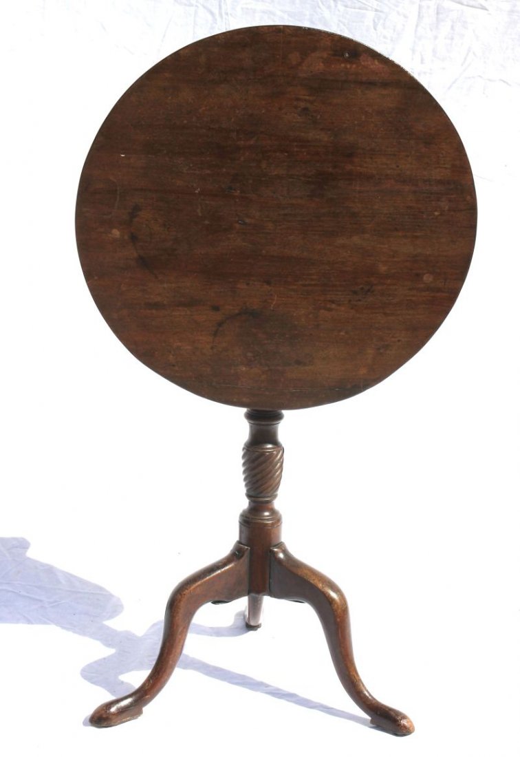 QA period ca 1750 Charleston, SC carved mahog tilt top: QA period ca 1750 Charleston, SC carved mahog tilt top candlestand w fine spiral carved & fluted shaft in orig surface