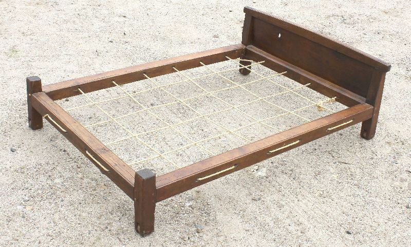 rare early ca 1720-1740 Eastern CT maple & chestnut: rare early ca 1720-1740 Eastern CT maple & chestnut rope trundle bed w rare orig headboard - 54" x 38"