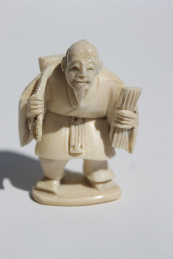 Asian carved ivory netsuke of a man w a backpack - 2" -: Asian carved ivory netsuke of a man w a backpack - 2" - sgnd