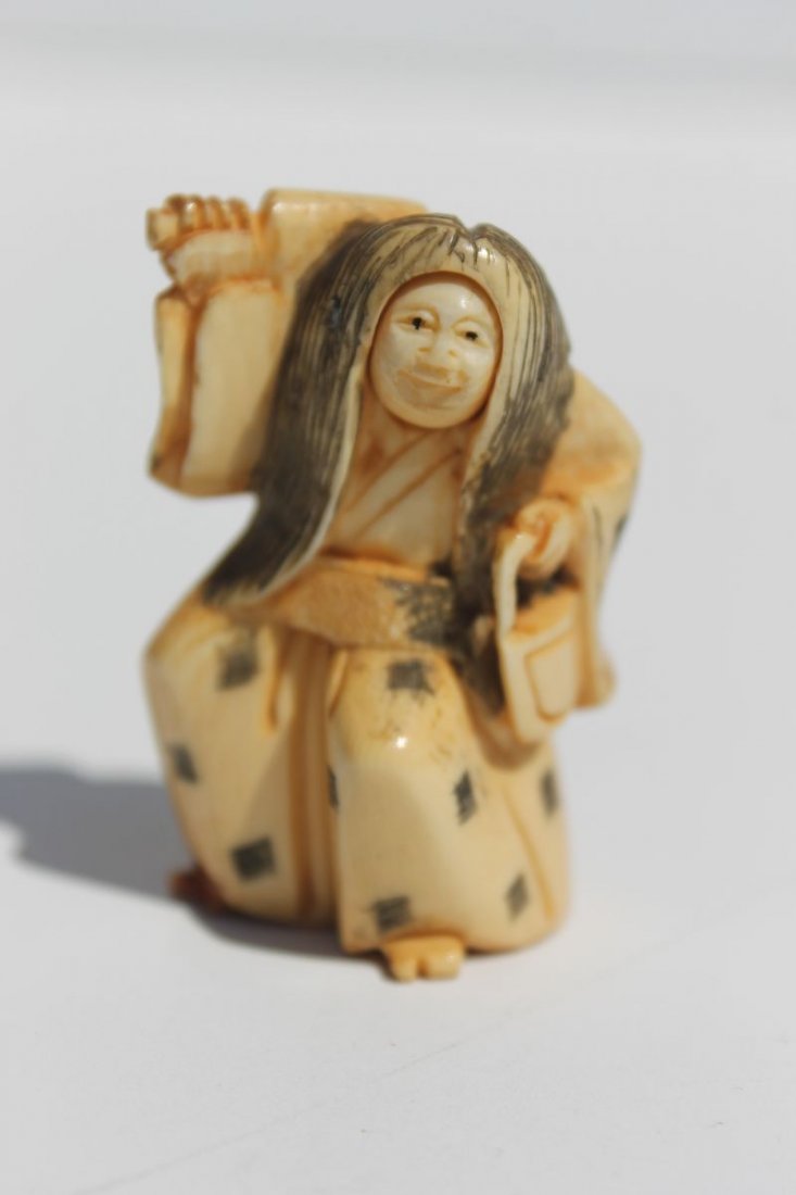Asian carved ivory netsuke of a dancing man w revolving: Asian carved ivory netsuke of a dancing man w revolving face - 2"