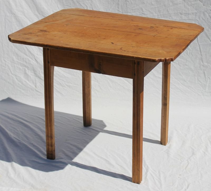 Fine ca 1770 period Chippendale New England maple: Fine ca 1770 period Chippendale New England maple molded leg tea table w shaped top in old surface -25 1/2" x 32 1/2" top size & 27 1/4" tall