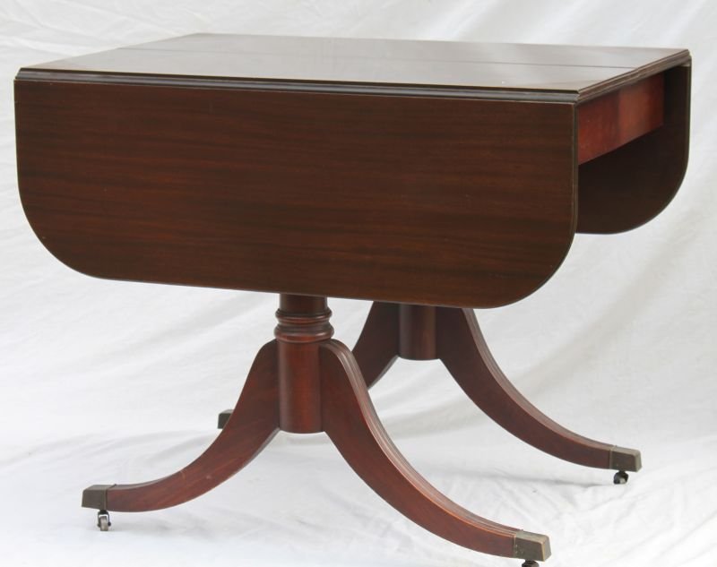 1930's mahog Duncan Phyfe style dropleaf dining table -: 1930's mahog Duncan Phyfe style dropleaf dining table - 48" long when open w three 14" leaves extending to full 78" dining table length