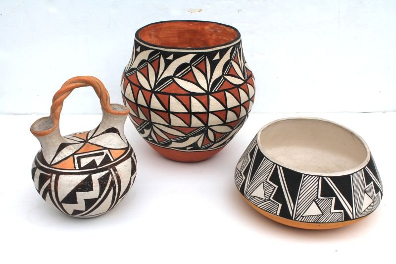 lot of 3 sgnd Acoma pottery Native American (New: lot of 3 sgnd Acoma pottery Native American (New Mexico) pottery vessels including 7" tall x 7 1/4" diam vase, a 7 1/4" diam bowl & a 6 3/4" tall x 5" diam double spout vessel w handle