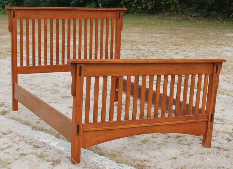 Great condition queen size Stickley style Mission Oak: Great condition queen size Stickley style Mission Oak bed complete w barely used 2 yr old split Queen box spring & Queen mattress