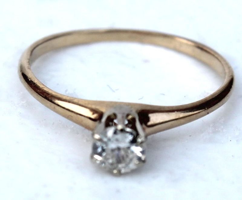 Very nice small diamond solitaire ring: Very nice small diamond solitaire ring
