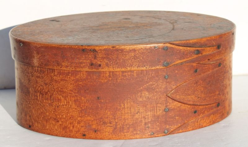 fine ca 1840 New Lebanon Shaker maple & pine oval 3: fine ca 1840 New Lebanon Shaker maple & pine oval 3 finger pantry box in orig dry red paint featuring classic "Swallow tail" fingers & copper tack joinery - very good untouched cond. - 8" diam x 3 1/4