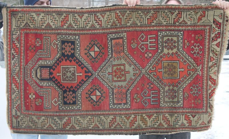2'11"x4'10" antique Caucasian/Shirvan Prayer rug (worn : 2'11"x4'10" antique Caucasian/Shirvan Prayer rug (worn edges)