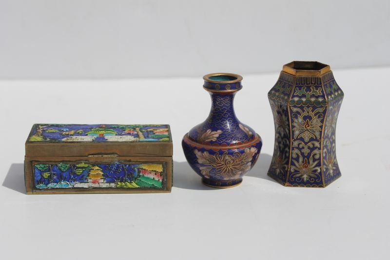 3 Chinese Champleve & Cloisonne items - a 3 1/4" stamp: 3 Chinese Champleve & Cloisonne items - a 3 1/4" stamp box & two 2 3/4" tall vases