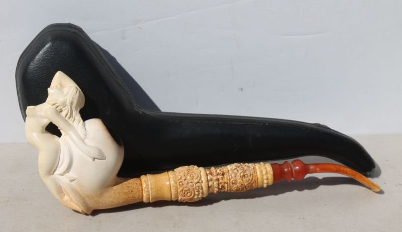 lg Meerschaum pipe w nude female figural carving in ori: lg Meerschaum pipe w nude female figural carving in orig fitted pipe case - 10 1/2" long pipe
