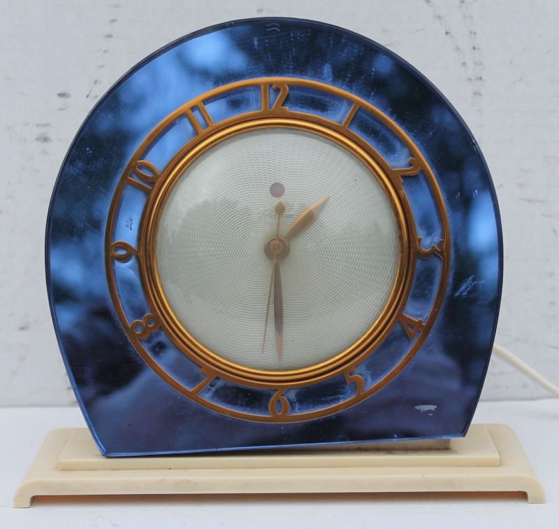 Telechron Art Deco horseshoe shaped blue glass electric (1 of 2)