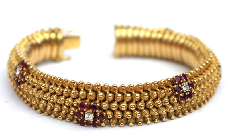 Beautiful 18k flexible bracelet w 6 ruby & diamond (1 of 5)