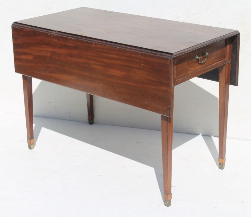 Fine Period Hepplewhite ca 1790-1810 Norfolk, VA carved: Fine Period Hepplewhite ca 1790-1810 Norfolk, VA carved mahog & exotic wood inlaid 1 dr Pembroke table on tapered legs w cuffs ending in brass caps - 39" long