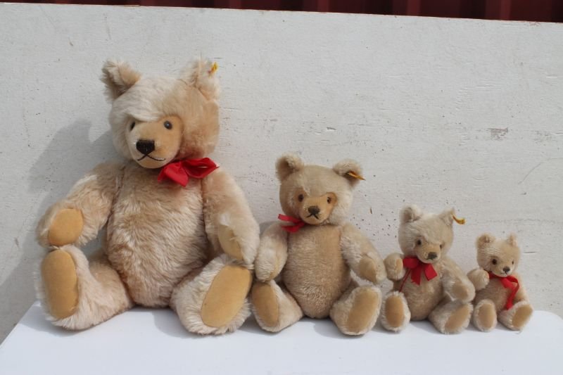 lot of 4 graduated Steiff mohair jointed teddy bears (1 of 3)