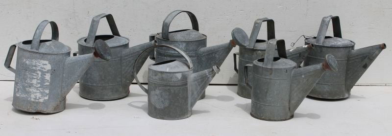 lot of 7 antique watering cans in galvanized tin - 3 w (1 of 2)