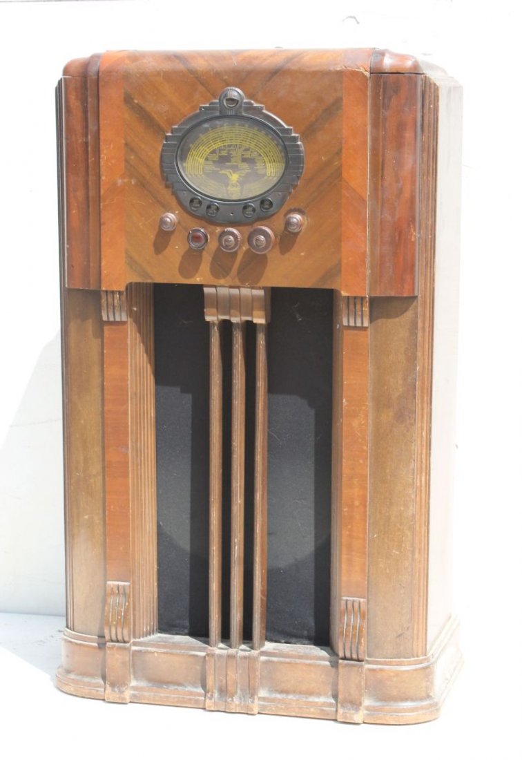 Majestic Radio Model 1050... 43" tall x 25 1/2" wide x