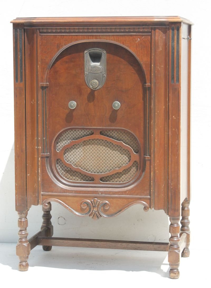 Majestic Radio Model 90... 38" tall x 25 1/4" wide x 15 (1 of 6)