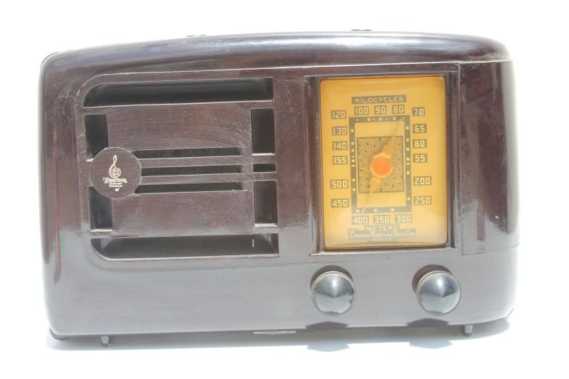 Emerson Kilocycles Table Top Radio Bakelite Case- 7" (1 of 3)