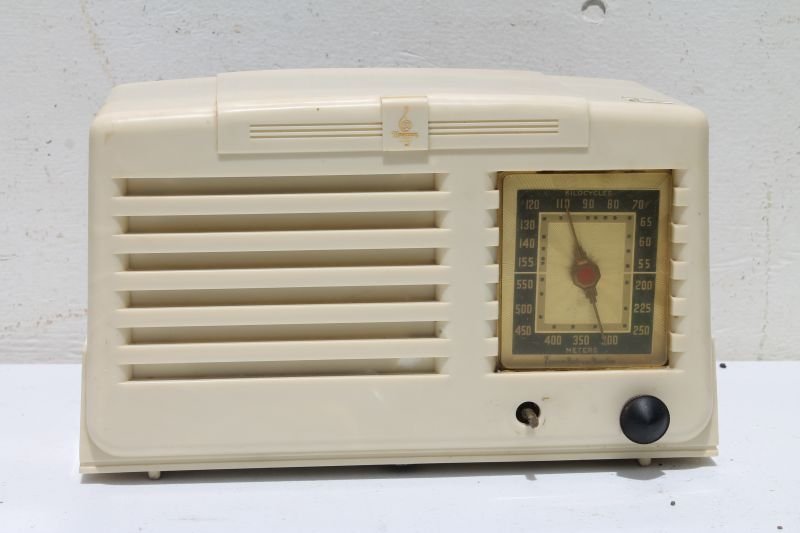Emerson Hard Plastic Table Top Radio- 7 1/2" tall x 13" (1 of 5)