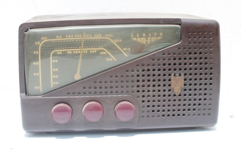 Zenith Table Top Radio Bakelite Case- 7" tall x 12" (1 of 5)