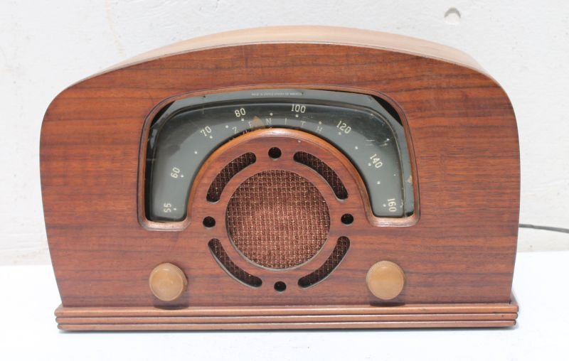 Zenith Table Top Radio- 9" tall x 14" wide x 7" deep (1 of 5)