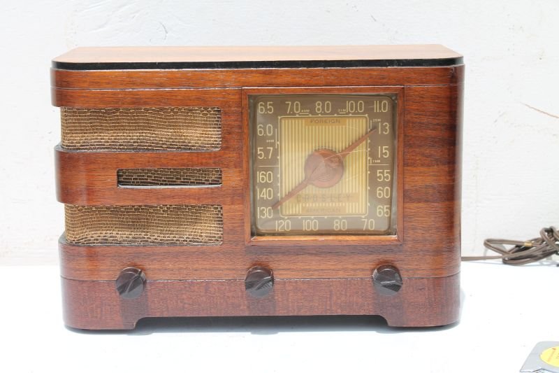 Crosley Table Top Radio Hard Plastic Knobs- 9 1/2" tall (1 of 4)