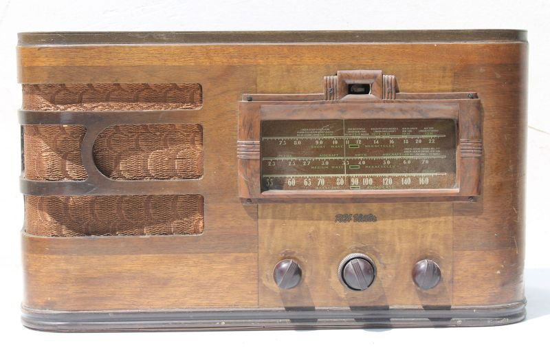 RCA Victor Table Top Radio Model 87T1... 10 1/2" tall x (1 of 6)