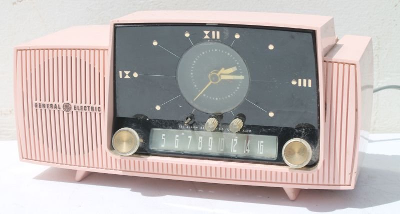 General Electric Hard Plastic Table Top Clock Radio- 6 (1 of 5)