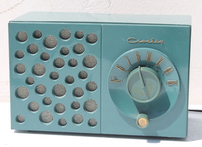 Crosley Hard Plastic Table Top Radio Model JC-3... 6 (1 of 5)