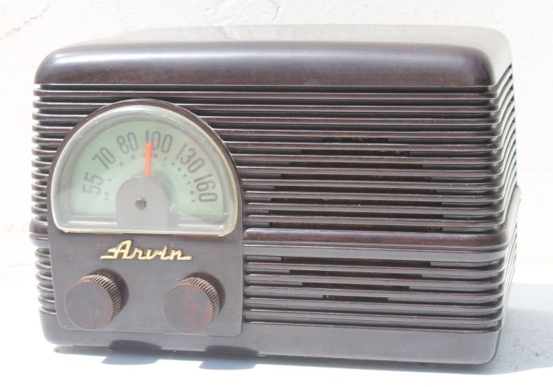 Arvin Bakelite Case Table Top Radio- 6 1/2" tall x 10" (1 of 4)