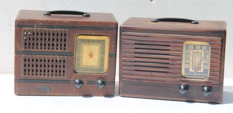 2 Table Top Radios with Bakelite Knobs - One by R.H. (1 of 5)