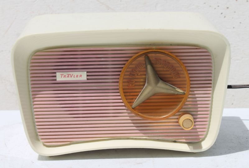 Travler Hard Plastic Case Table Top Radio- 6" tall x 9" (1 of 6)