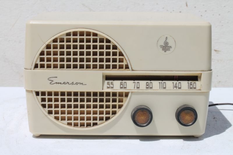 Emerson Hard Plastic Case Table Top Radio- 6" tall x 9" (1 of 4)