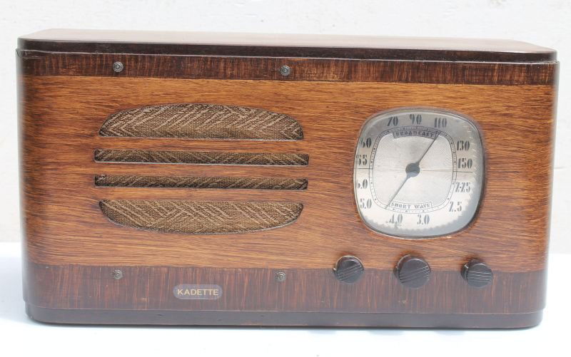 Kadette Table Top Radio Bakelite Knobs- 9" tall x 17" (1 of 6)