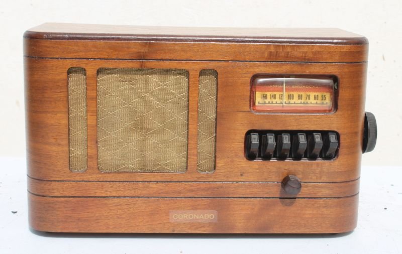 Coronado Table Top Radio Bakelite Knobs- 8" tall x 13 (1 of 5)