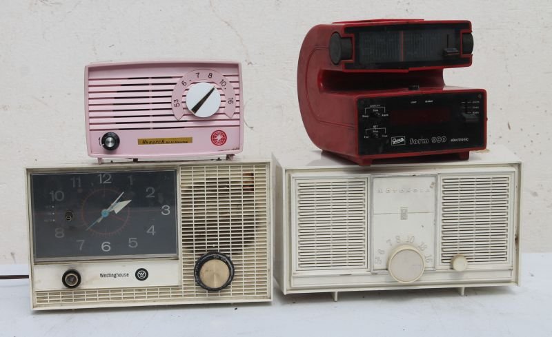 4 Hard Plastic Table Top Radios - 7" wide Monarch; 6 (1 of 6)