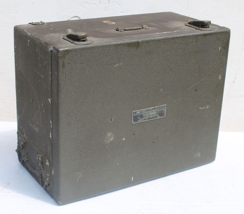 Military Signal Corps radio Receiver & Transmitter (1 of 9)